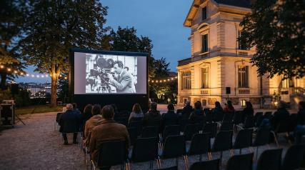 Le cinéma en plein air à Paris: une expérience estivale incontournable