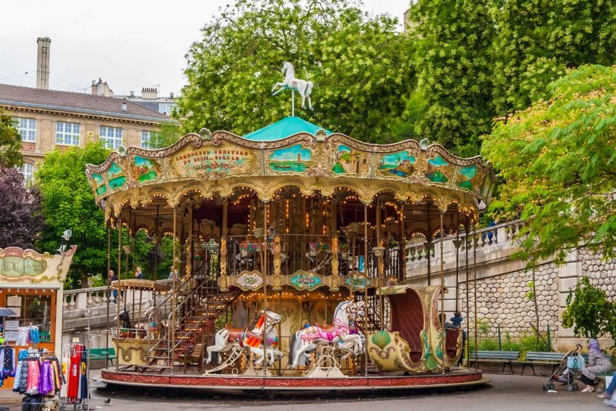 Hôtel Barnett - Le Square Louise Michel